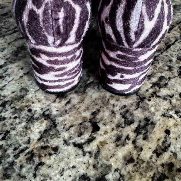 Never worn- Nine West Jolanda Classic Fabric Tiger Print Block Heel Pump Size 8 - Picture 2 of 9